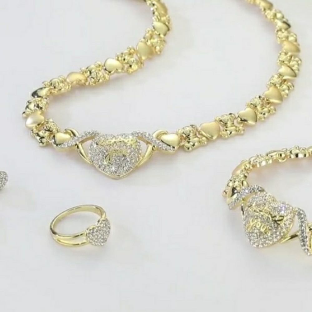 Sexy Bling!!! 5 Piece Necklace Set